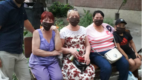 Мешканці ОСББ «Фортеця - 43» отримали маски багаторазового використання